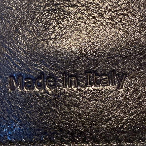 Unisex Pratese Firenze Leather Clutch Wallet Midnight Blue ♥️
Pure Class - Picture 10 of 13